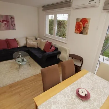 Aqua House Ilidza 別荘