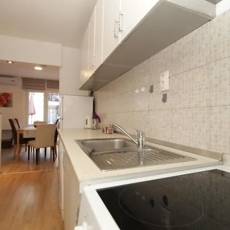 Aqua House Ilidza 別荘 *